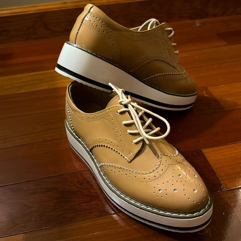 Platform patent leather Oxford shoes